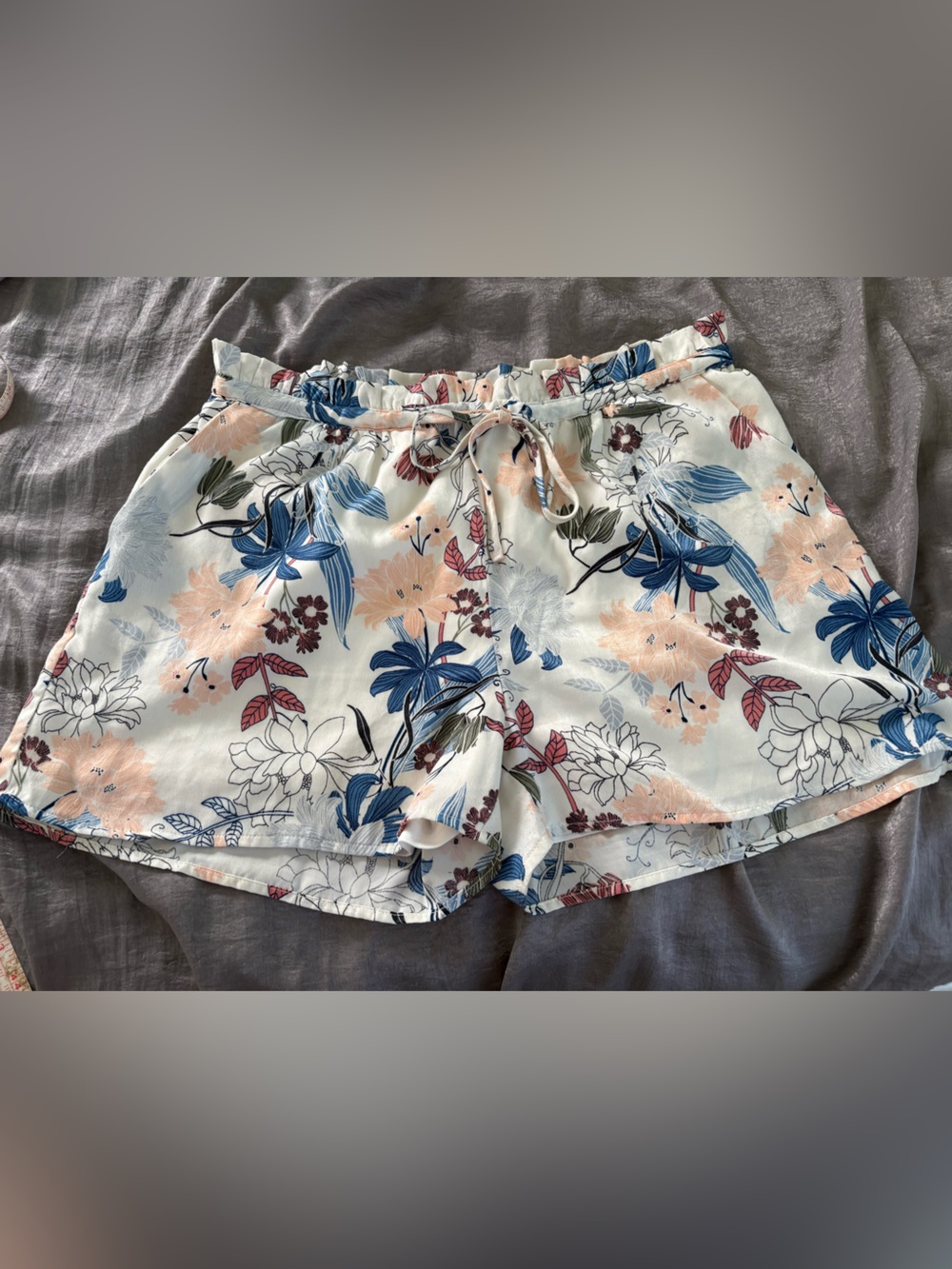 Doe and Rae Floral Print paperbag top shorts in floral pattern.